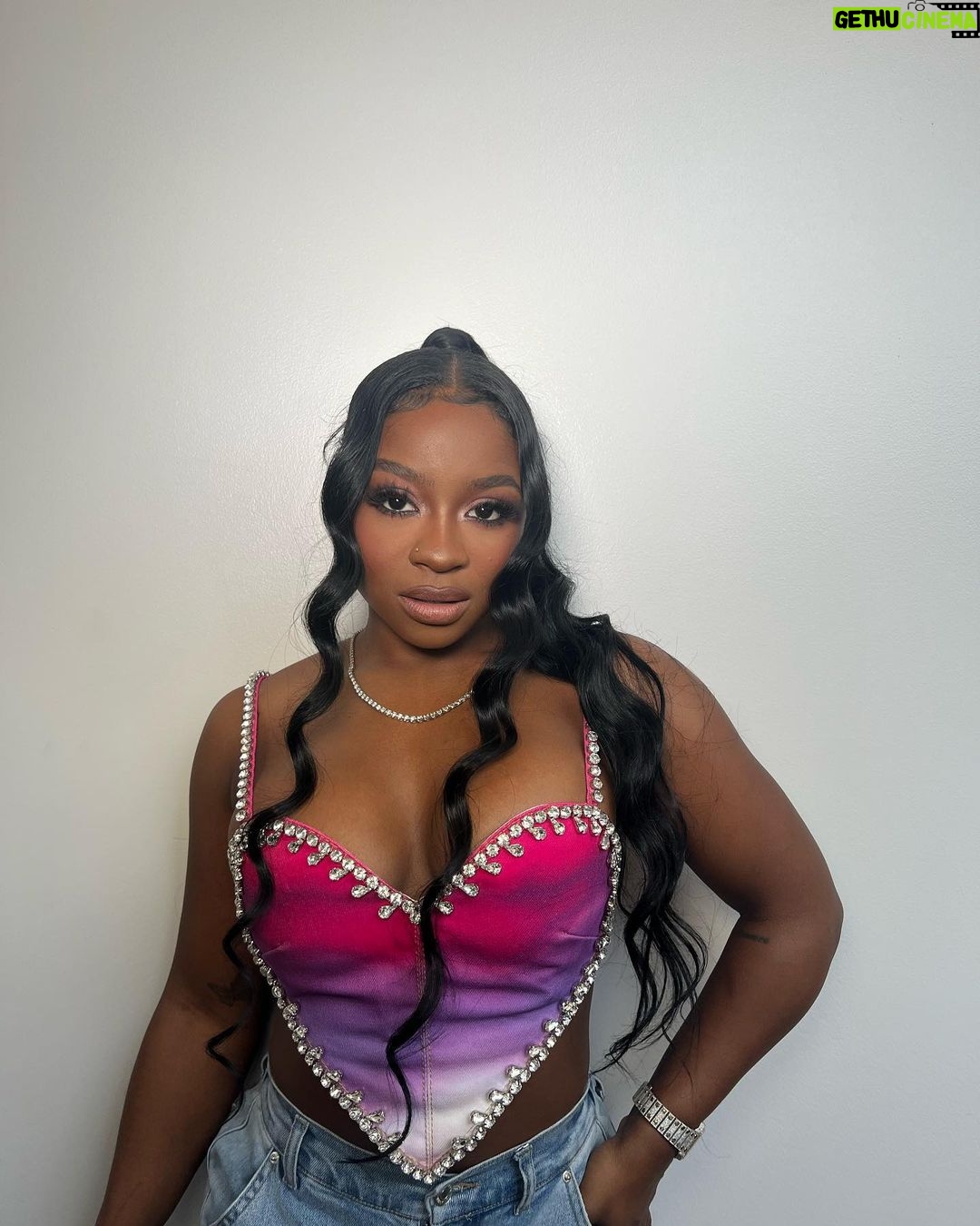 Reginae Carter Instagram - Just enjoy the slide 💜*Swipe* Makeup @ohkeliyah Hair @glammoroushair