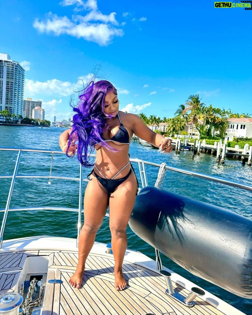 Reginae Carter Instagram - 🛥️ Miami, Florida