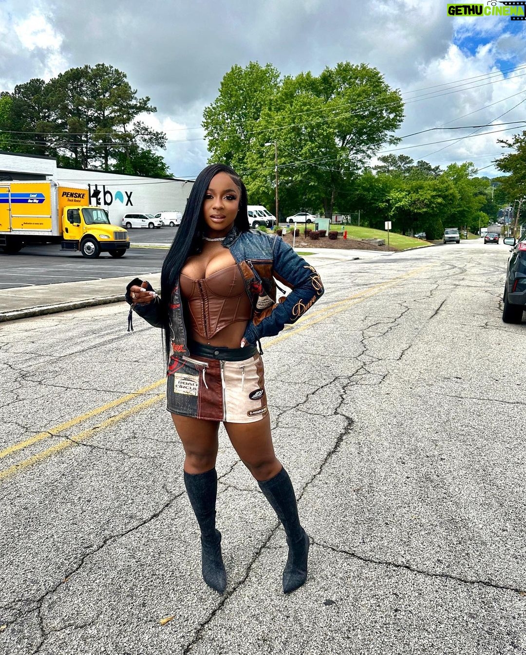 Reginae Carter Instagram - Giving out Looks like free game ‼️😏