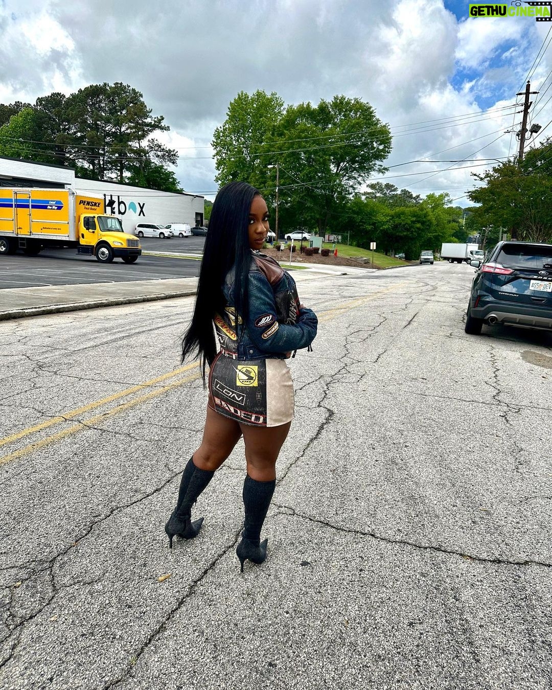 Reginae Carter Instagram - Giving out Looks like free game ‼️😏
