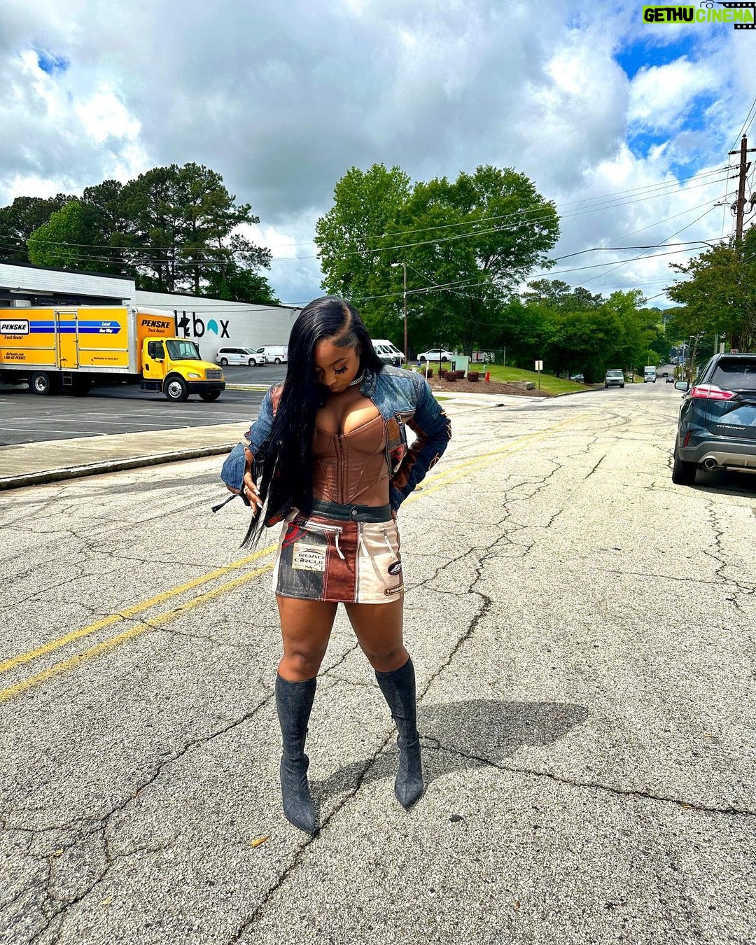 Reginae Carter Instagram - Giving out Looks like free game ‼️😏