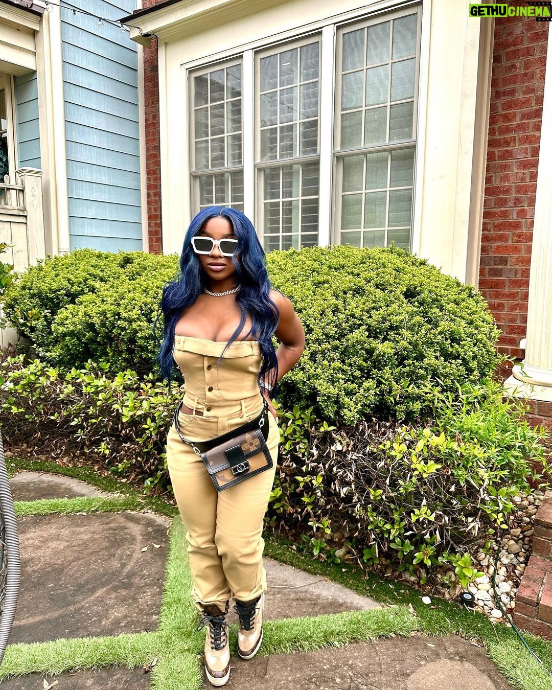 Reginae Carter Instagram - Disregard the Wants , Iām what you Need š Jumpsuit: @tilabrand