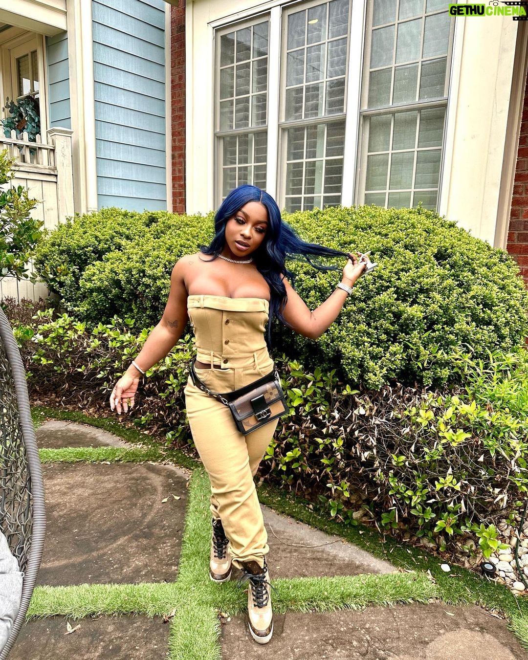 Reginae Carter Instagram - Disregard the Wants , Iām what you Need š Jumpsuit: @tilabrand