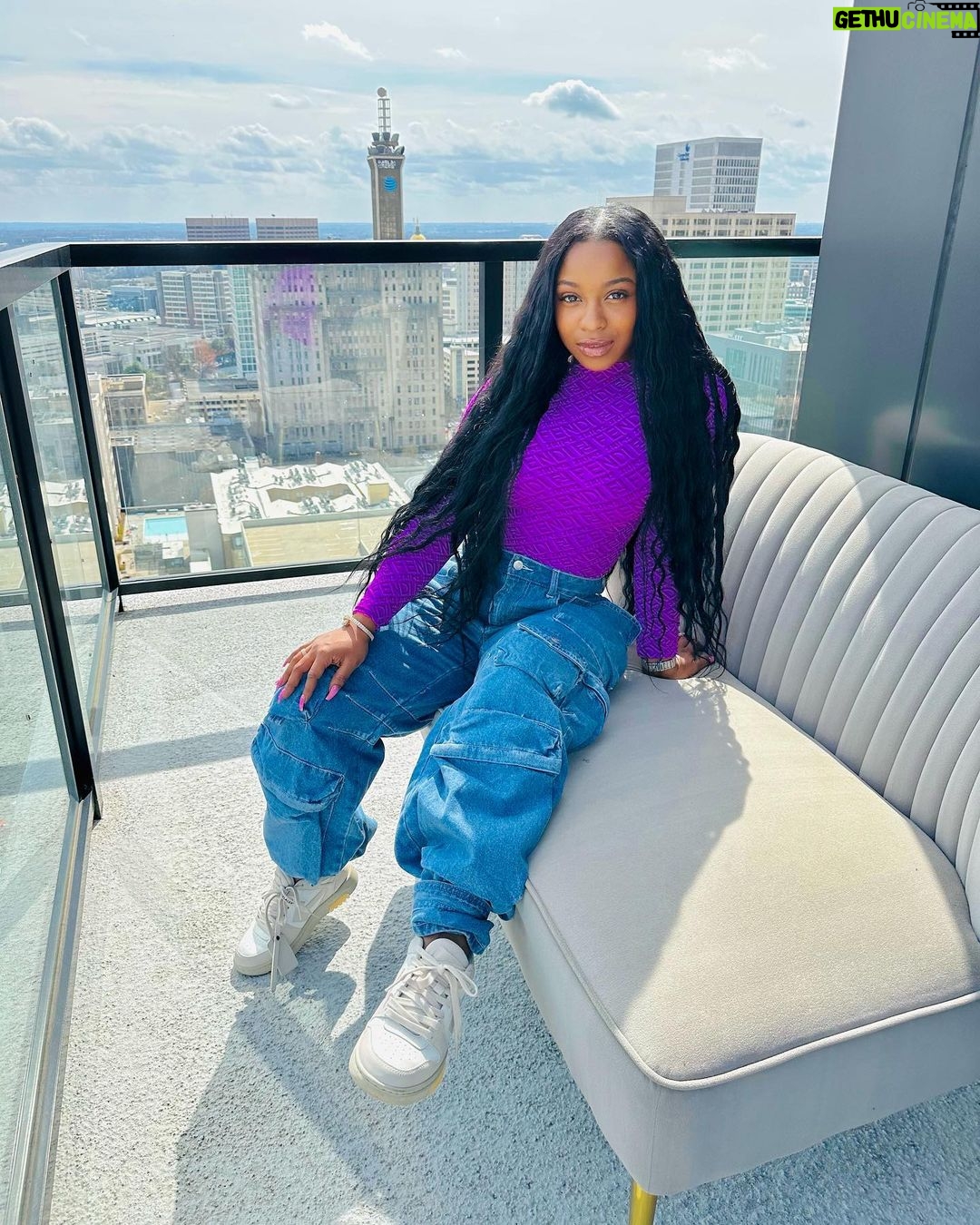 Reginae Carter Instagram - I got the sauce , I got the recipe 💜 👖 @Fashionnova