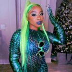 Reginae Carter Instagram - I’m way outta here , I’m too far in the sky 👽🛸💚