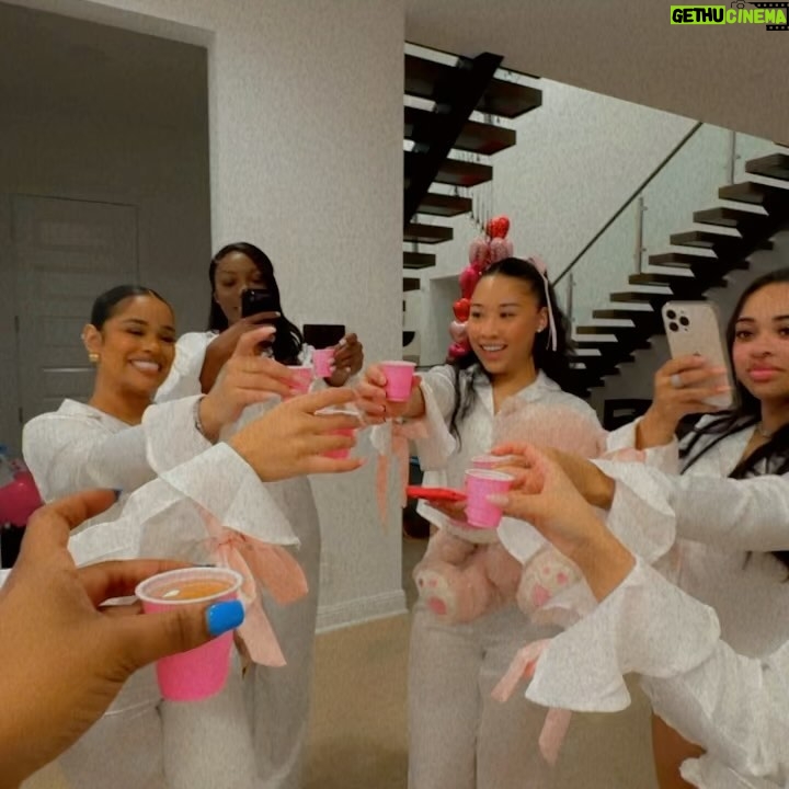 Reginae Carter - 363.5K Likes - Galentines With My Girls💗 A Time Was Had 🥳