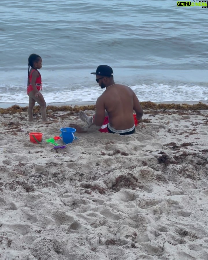 Remy Ma Instagram - Happy Father’s Day Daddy ! @papoose AKA Mr. BlackLove 😏 We all love you & appreciate u soooo much 🖤 Sidebar: @ReminisceMacKenzie is jokes 🥰 Double Sidebar: “We all love u” includes the adultren (definition of adultren: grown children lol) #Reminisce #RemyMa