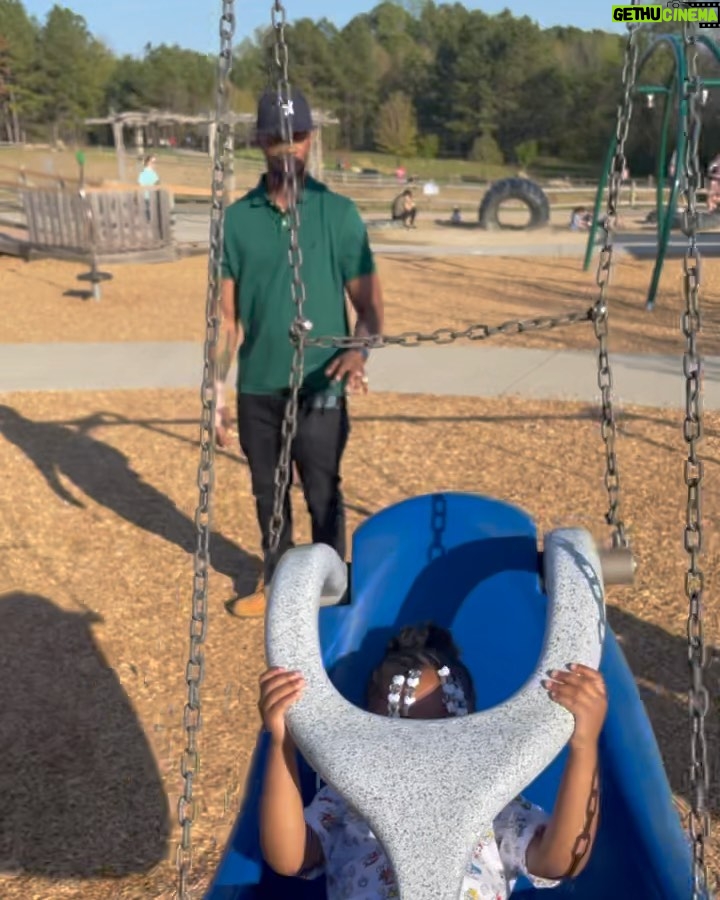 Remy Ma Instagram - Happy Father’s Day Daddy ! @papoose AKA Mr. BlackLove 😏 We all love you & appreciate u soooo much 🖤 Sidebar: @ReminisceMacKenzie is jokes 🥰 Double Sidebar: “We all love u” includes the adultren (definition of adultren: grown children lol) #Reminisce #RemyMa