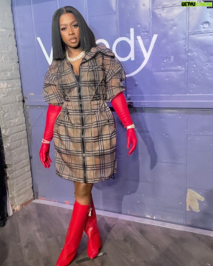 Remy Ma Instagram - My hairstylist thooooo @MoochHair 😍 Sidebar: My MUA is obsessed with slow-motion videos 😂 #Reminisce #RemyMa