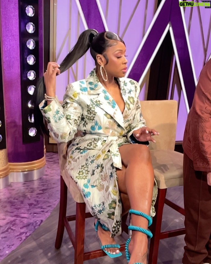 Remy Ma Instagram - My hairstylist thooooo @MoochHair 😍 Sidebar: My MUA is obsessed with slow-motion videos 😂 #Reminisce #RemyMa