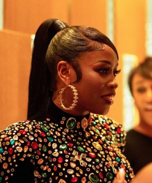 Remy Ma Instagram - Beautiful outfit for a beautiful occasion 🥰 Thank u to the amazing @BevySmith for inviting me to the most amazing dinner ever!! So many smart, talented, powerful, black women in one room💜 I learned so much; u r an inspiration Bev💋@BET
Hair by @moochhair 🚺
Makeup by @koreankandy 🚺
Dress by @angelbrinks 🚺
Shoes by @iamjenniferle 🚺
Sidebar: I’m in the room where it happens #IYKYK
Double Sidebar: 😁
#Reminisce #RemyMa