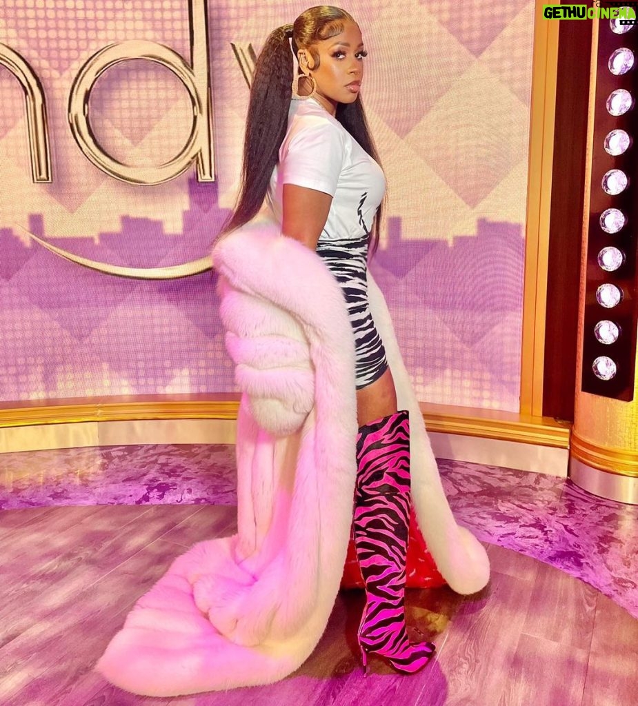 Remy Ma Instagram - Had to close the week of hosting @WendyShow wearing some 🔥 Coat: @DanielsLeather Boots: @iAmJenniferLe Both of them set the trends that these other fashioners just follow! #Reminisce #RemyMa