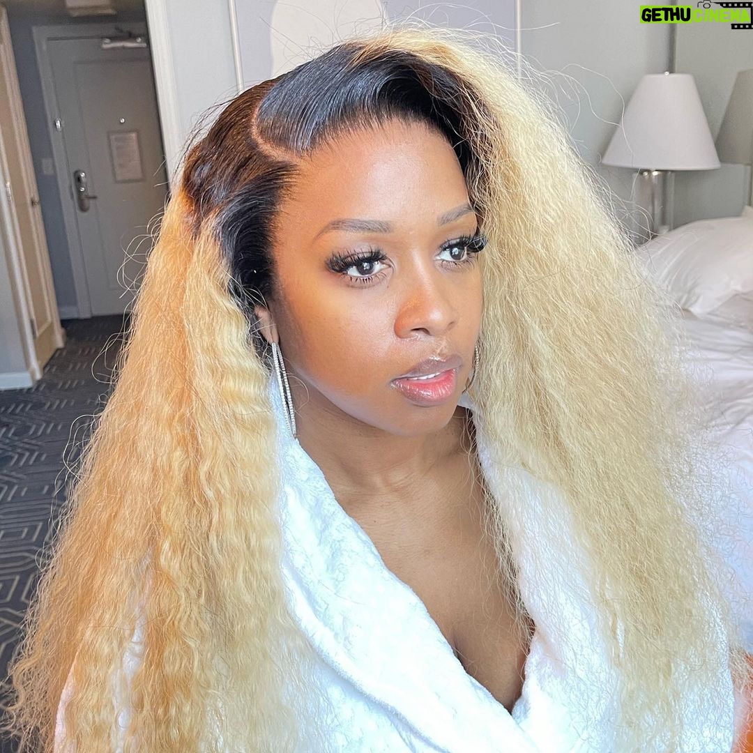 Remy Ma Instagram - Lace and lashes No makeup necessary 🥰 #PrettyScarface Sidebar: natural hairline & blew out OR baby hairs & curls Double Sidebar: That ☀️ in pic #2 go crazyyyy #Reminisce #RemyMa