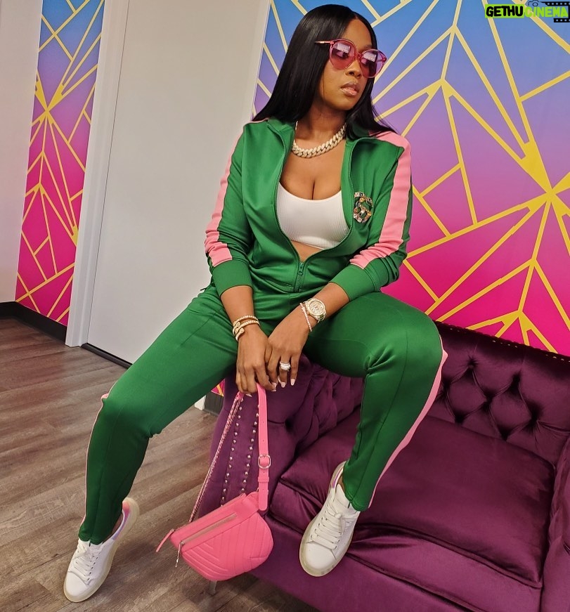 Remy Ma Instagram - I don’t even say nothing no more… I just be looking at people like 😒 #RemyMa