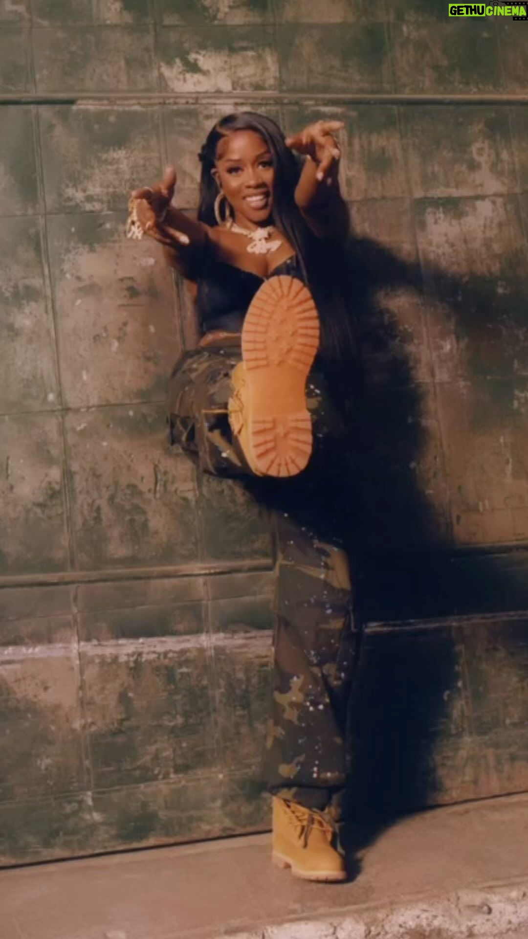 Remy Ma Instagram - Y’all know I love my “Constructs” 💛🤎 I partnered with @TIMBERLAND and @RollingStone to celebrate all things hip-hop & the iconic Original Timberland Boot. Go check out my feature in “The Icon” digital look book. Styled by muahhh😘 #RemyMa #Reminisce Sidebar: I was on set giving whole tutorials on how & how not to wear ya Timbs😂 Double Sidebar: I personally feel like I should have a free lifetime supply 😎
