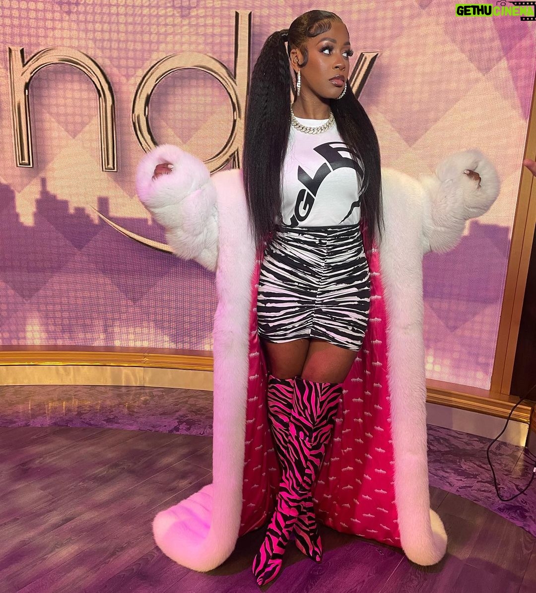 Remy Ma Instagram - Had to close the week of hosting @WendyShow wearing some 🔥 Coat: @DanielsLeather Boots: @iAmJenniferLe Both of them set the trends that these other fashioners just follow! #Reminisce #RemyMa