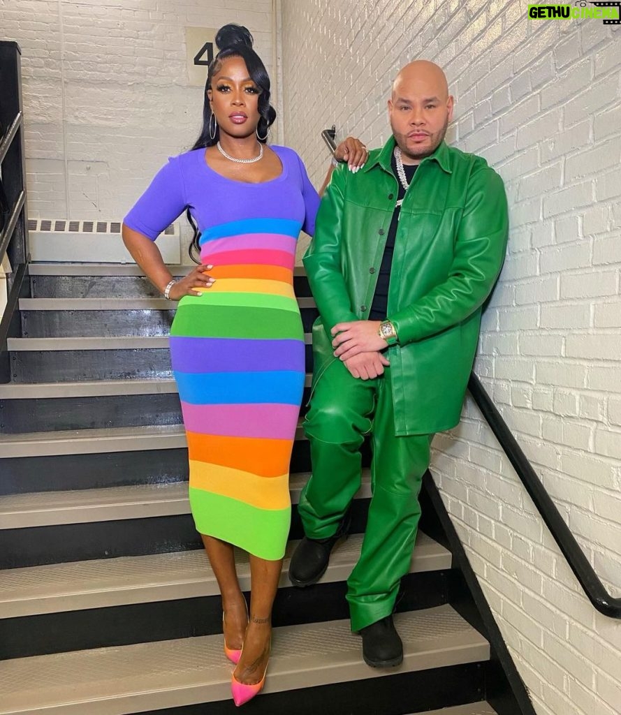 Remy Ma Instagram - Reminisce the Talk Show Host! 💜💖💛💚💙 Sidebar: I gotta put together a collage of all me & @FatJoe looks from @WendyShow this week😍 Double Sidebar: I literally pulled EVERY item for every outfit from out my closet…except for 1 mugler shirt… my closet really 🔥🔥🔥 #Reminisce #RemyMa #ThisHow2022DaytimeTVshouldLook 🤷🏽‍♀️IMO