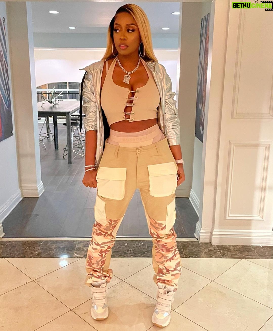Remy Ma Instagram - Remjamin Buttons š On my sexy tomboy š all 2022 Sidebar: And everything I do the Rolex, Piguet, Patek-they all watch! Double Sidebar: Iām different! #Reminisce #RemyMa #Chrome23 #QueensGetTheMoney #QGTM #C23