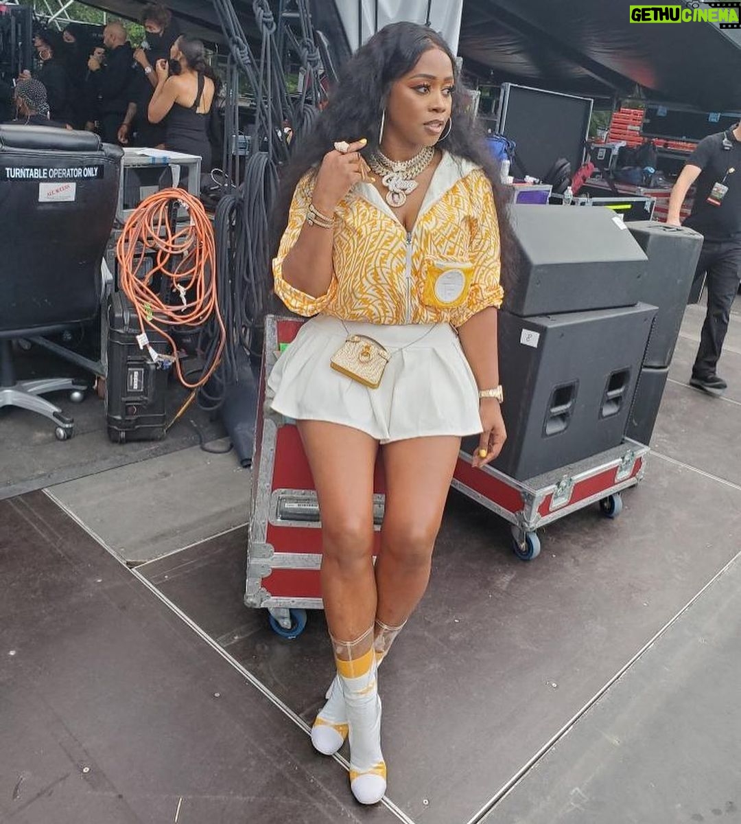 Remy Ma Instagram - Central Park/CNN Vibes☀️ 🤍💛Jacket, purse, socks from #Fendi Boots from #Chanel Skirt from @MsBlingMiami Sidebar: It was sooo hot my socks slid down but when I left my hotel they looked how they look in the last photo Double Sidebar: ain’t no double sidebar today; ain’t got sh*t else to say #RemyMa