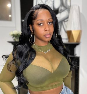 Remy Ma Instagram - @AndreCavasier came to my house last night and did my hair🥰 He sooooo fiyah 🔥 Bundles from @cherrypophair 🍒 Earrings from @simoneismithjewelry 
Sidebar: Brown skin, Boobs, bundles & brows 💯 #RemyMa