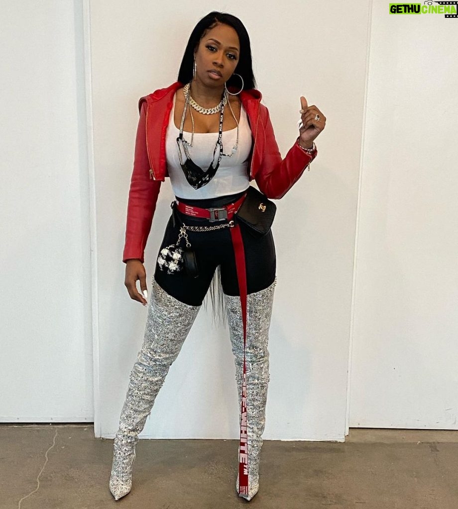 Remy Ma Instagram - SavagexRemy #RemyMa Sidebar: I swearrrr when I be laying out my clothes it don’t be seeming like too much accessories but looking at the pics I probably coulda left 1 or 2 in the closet...but f*ck it😈Geminis are known for being extra! Jacket @DanielsLeather Boots : Louboutin Belt : Off-white Bag with coin purses: Chanel Mask: MCM Leggings: Spanx Tank top: Wolford