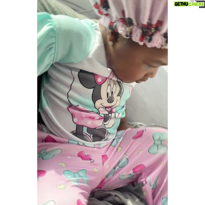 Remy Ma Instagram - The Golden Child loves watching UFC and Boxing , I tried to sneak and record her and she turned around swinging😂🤦🏽‍♀️Was that 3 jabs or 3 left hooks🧐 Sidebar: for more @ReminisceMackenzie click the link in my bio and subscribe to her YouTube Double Sidebar: I really can’t believe she popped on me😂 #RemyMa #KenzieGirl