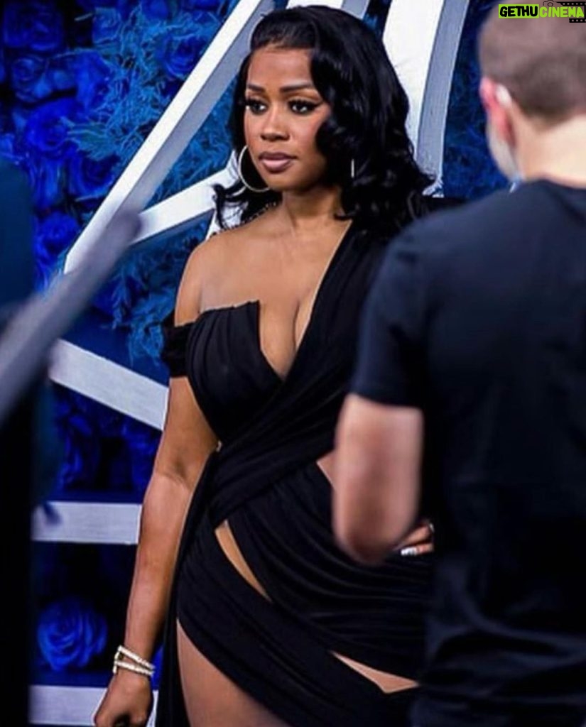 Remy Ma Instagram - Custom Dress @danthony.designz Shoes @iamjenniferle Bracelets & Diamond Hoops @samdiamonds144 Bundles @royalhairdelivery Sidebar: I promise y’all my undergarment was perfect in the car; soon as I stepped on the carpet it scrunched🙄It should be a mirror at the beginning of all events my opinion #RemyMa