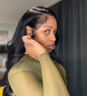 Remy Ma Instagram - @AndreCavasier came to my house last night and did my hair🥰 He sooooo fiyah 🔥 Bundles from @cherrypophair 🍒 Earrings from @simoneismithjewelry 
Sidebar: Brown skin, Boobs, bundles & brows 💯 #RemyMa