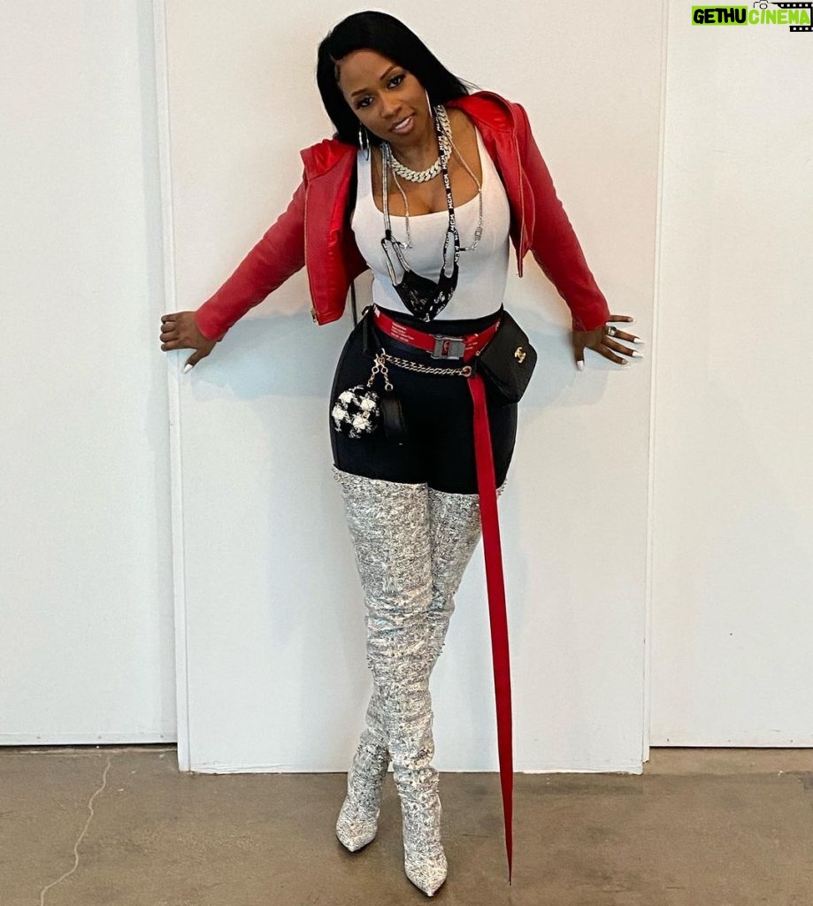 Remy Ma Instagram - SavagexRemy #RemyMa Sidebar: I swearrrr when I be laying out my clothes it don’t be seeming like too much accessories but looking at the pics I probably coulda left 1 or 2 in the closet...but f*ck it😈Geminis are known for being extra! Jacket @DanielsLeather Boots : Louboutin Belt : Off-white Bag with coin purses: Chanel Mask: MCM Leggings: Spanx Tank top: Wolford
