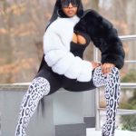 Remy Ma Instagram - Reminisce 🖤🤍🐼 Fresh face & @danielsleather fur sleeve ; available in EVERY color! Sidebar: OF COURSE the Gemini in me would wear TWO sleeves in DIFFERENT colors😎 #RemyMa #