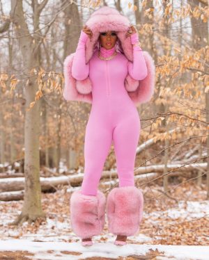 Remy Ma Instagram - Did somebody say it’s snowing ?❄️ 💕 @danielsleather Custom fur muff, leg warmers, & hooded shawl ! - hit him up for yours -Any color!
📸 @danielvasquezphotos 
#AllPinkEverything #RemyMa #ShesComing