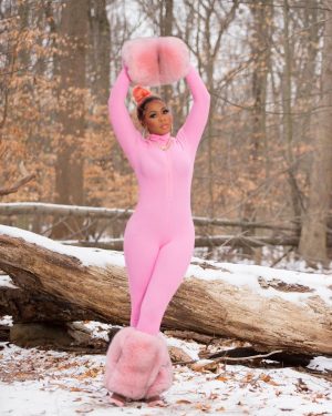 Remy Ma Instagram - Did somebody say it’s snowing ?❄️ 💕 @danielsleather Custom fur muff, leg warmers, & hooded shawl ! - hit him up for yours -Any color!
📸 @danielvasquezphotos 
#AllPinkEverything #RemyMa #ShesComing