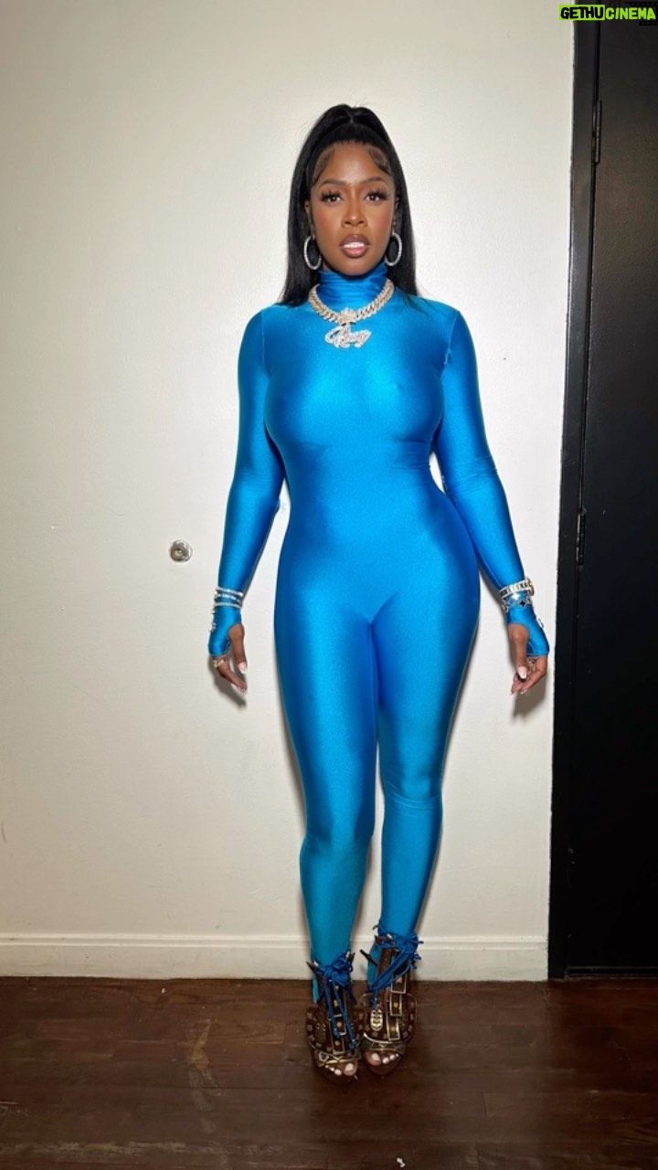 Remy Ma Instagram - Even if I go vegan I’m still gettin to the chicken…too bad 4 these 🥷 Sidebar: Kim said, “ I’ma always be good cuz a b*tch is too bad, got a new Birkin bag; cost me 22 stacks”🔥😎 Double Sidebar: Blue Chocolate 💙🍫 #Reminisce #TheresNoPlaceLikeChrome #RemyMa