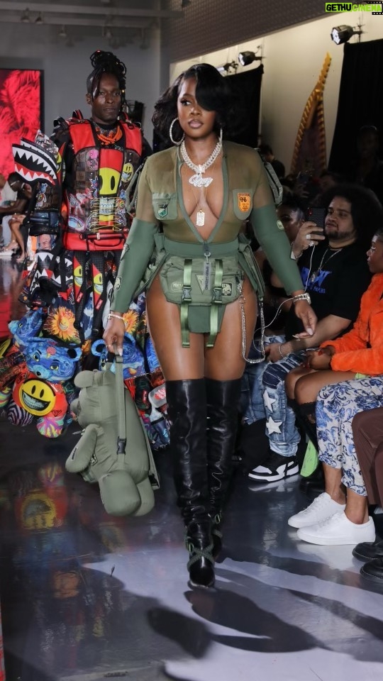 Remy Ma Instagram - Walked for @Sprayground and @DavidBenDavid … it was too fun! #NYFW Sidebar: My 1st Reel… not too bad Double Sidebar: It’s Reminisce 💋 don’t confuse her with #RemyMa 😎