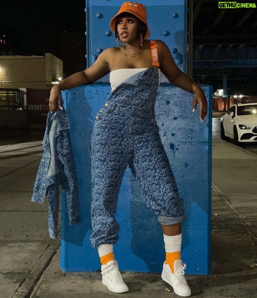 Remy Ma Instagram - Remjamin Buttons🧡🤍💙 Giving Uniqua vibes😈IYKYK Sidebar: 90s party Swag: Fubu , Bucket Hat, Bob, Jean Jumper, Slouch Socks, $54.11’s , Herringbones, Bamboo Earrings (at least 2 pair) Double Sidebar: Bowlegged Stance- Artist’s own😎 #Reminisce #RemyMa
