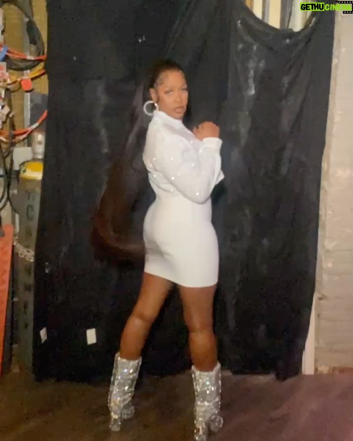 Remy Ma Instagram - My hairstylist thooooo @MoochHair 😍 Sidebar: My MUA is obsessed with slow-motion videos 😂 #Reminisce #RemyMa