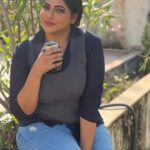 Reshma Pasupuleti Instagram – Not all insta requests are requests, some are CCTV cameras 😂🤣😂🤣 #mahalakshmiornancy #sitaramanserial @zeetamizh