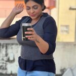 Reshma Pasupuleti Instagram – Not all insta requests are requests, some are CCTV cameras 😂🤣😂🤣 #mahalakshmiornancy #sitaramanserial @zeetamizh