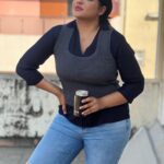 Reshma Pasupuleti Instagram – Not all insta requests are requests, some are CCTV cameras 😂🤣😂🤣 #mahalakshmiornancy #sitaramanserial @zeetamizh