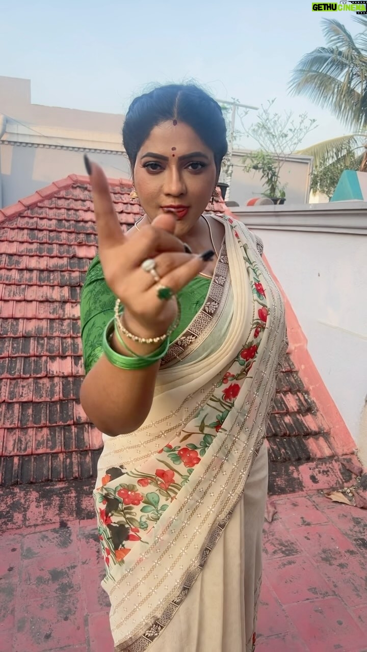 Reshma Pasupuleti Instagram - Stop giving your heart to people that need a brain ππ€£ #madathapettisong #reel #reelsinstagram #reelitfeelit #reelsindia #reelkarofeelkaro #reelsinsta #reelindia #rajamundry #nellore #nookalu #sannabiyam