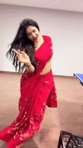Reshma Pasupuleti Instagram - I vibe alone & choose myself everyday as of today ah kurchi ni madathapettesey 😂🤣😂🤣🌹❤️🫰 #reelitfeelit #reels #reelsinstagram #reelsindia #reelkarofeelkaro #telugu #kurchinimadthapettidengutheymedalvirigipoinay #kurchimadathapetti #maheshbabu #trending #cozimbored #andwanttobotherpeople