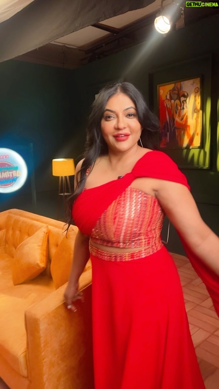 Reshma Pasupuleti Instagram - I cherish every moment, minute and the people around me so thankful for all the love & abundance of affection #love #work #reel #reels #reelinstagram #reelitfeelit #reelsindia #reelkarofeelkaro #reelkarofeelkaro #grateful #loved #universe #alwayswithme