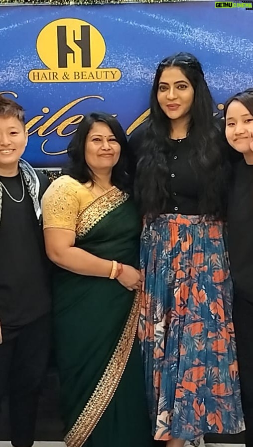 Reshma Pasupuleti Instagram - A day @smileyhairextensions_trichy !!Thanks @reshmapasupuleti mam for visiting us π we offer the best Hair Extensions, Facial, Manicure, Pedicure, Hair Cut, Keratin, waxing, threading and straightening. Contact- 9600655534/9600655538 for appointments π Trichy, Tamil Nadu
