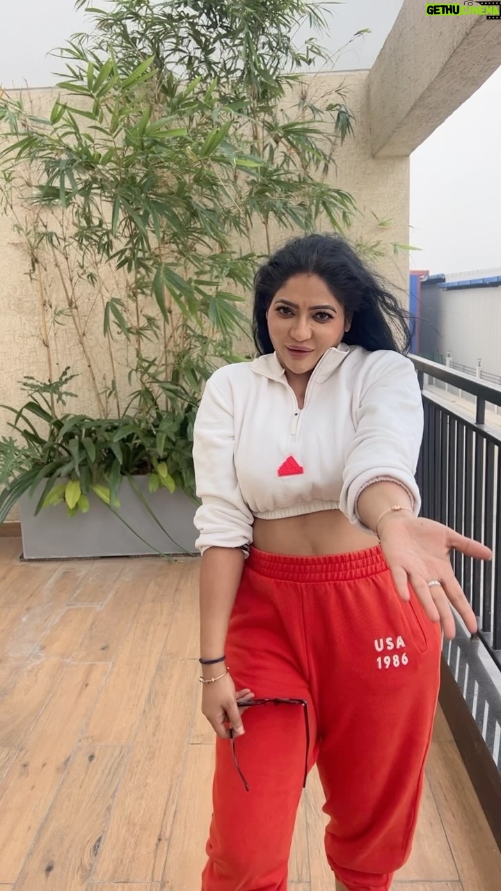 Reshma Pasupuleti Instagram - Things I used to trip on, I walk over now 🤪💙🧿🙏🏽 #reel #reelsinstagram #reelvideo #reelsindia #reelit #reelsinsta #reelsviral
