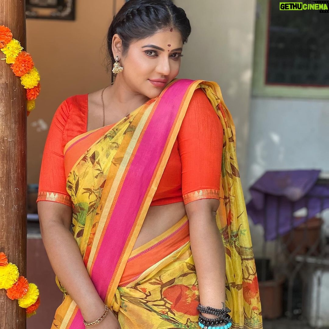 Reshma Pasupuleti Instagram - Current mood: be good, look good, do good 🧡❤️ #radhika #bagyalakshmiserial