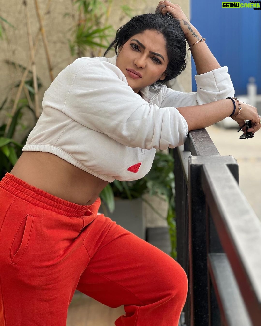 Reshma Pasupuleti Instagram - Minding my business & trusting God for everything 🙏🏽💙🧿