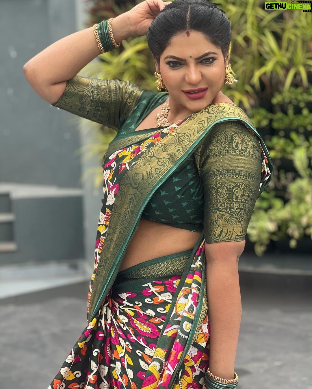 Reshma Pasupuleti Instagram - sis…….you can’t just sit there and manifest, you got to put the work in 🧿🙏🏽