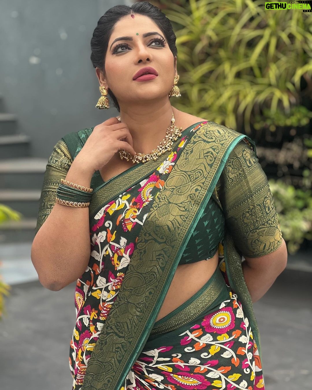 Reshma Pasupuleti Instagram - sis…….you can’t just sit there and manifest, you got to put the work in 🧿🙏🏽