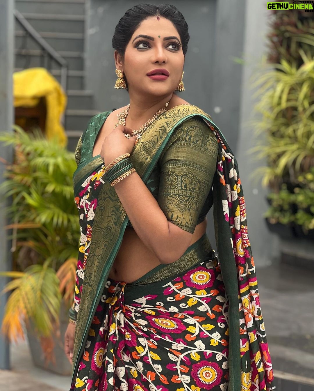 Reshma Pasupuleti Instagram - sis…….you can’t just sit there and manifest, you got to put the work in 🧿🙏🏽