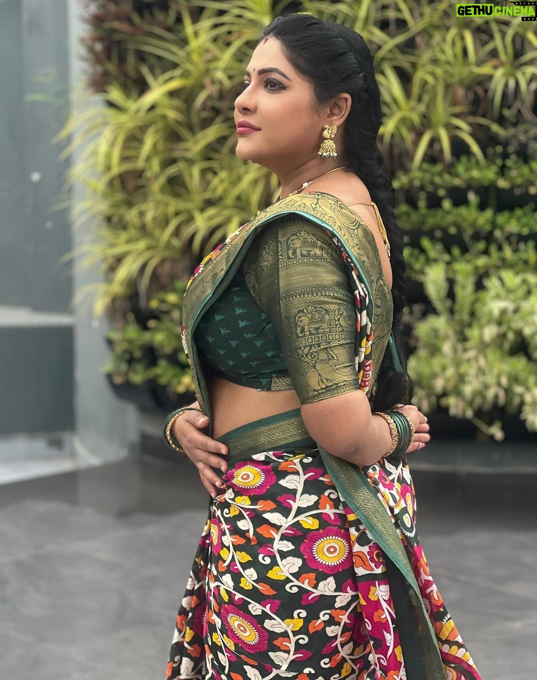 Reshma Pasupuleti Instagram - sis…….you can’t just sit there and manifest, you got to put the work in 🧿🙏🏽